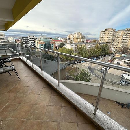 Downtown "Rendez-Vous" Luxury Apartment Bacău Екстериор снимка