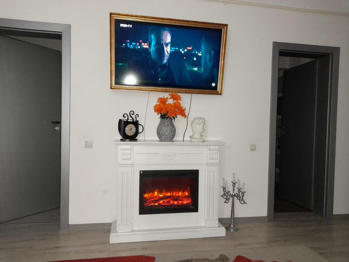 Downtown "Rendez-Vous" Luxury Apartment Bacău Екстериор снимка