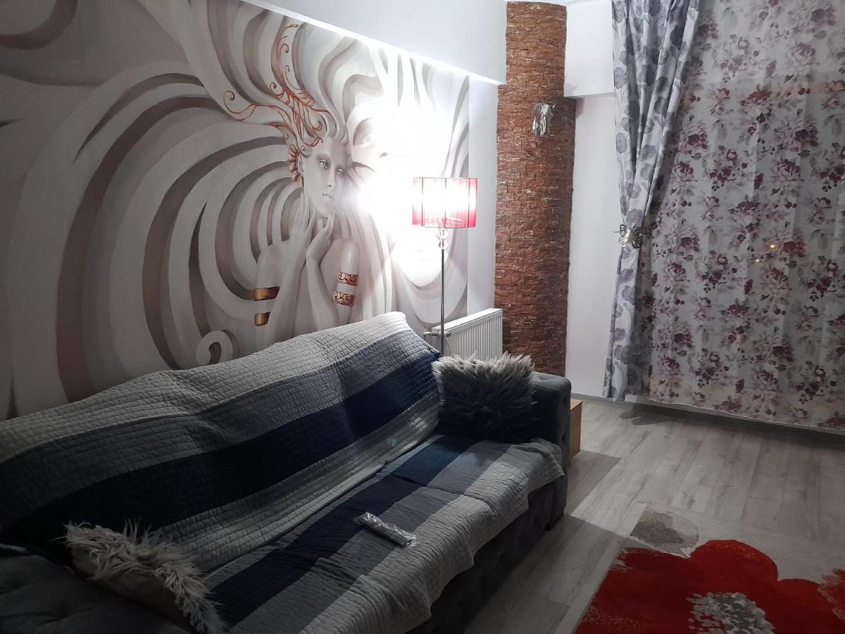 Downtown "Rendez-Vous" Luxury Apartment Bacău Екстериор снимка