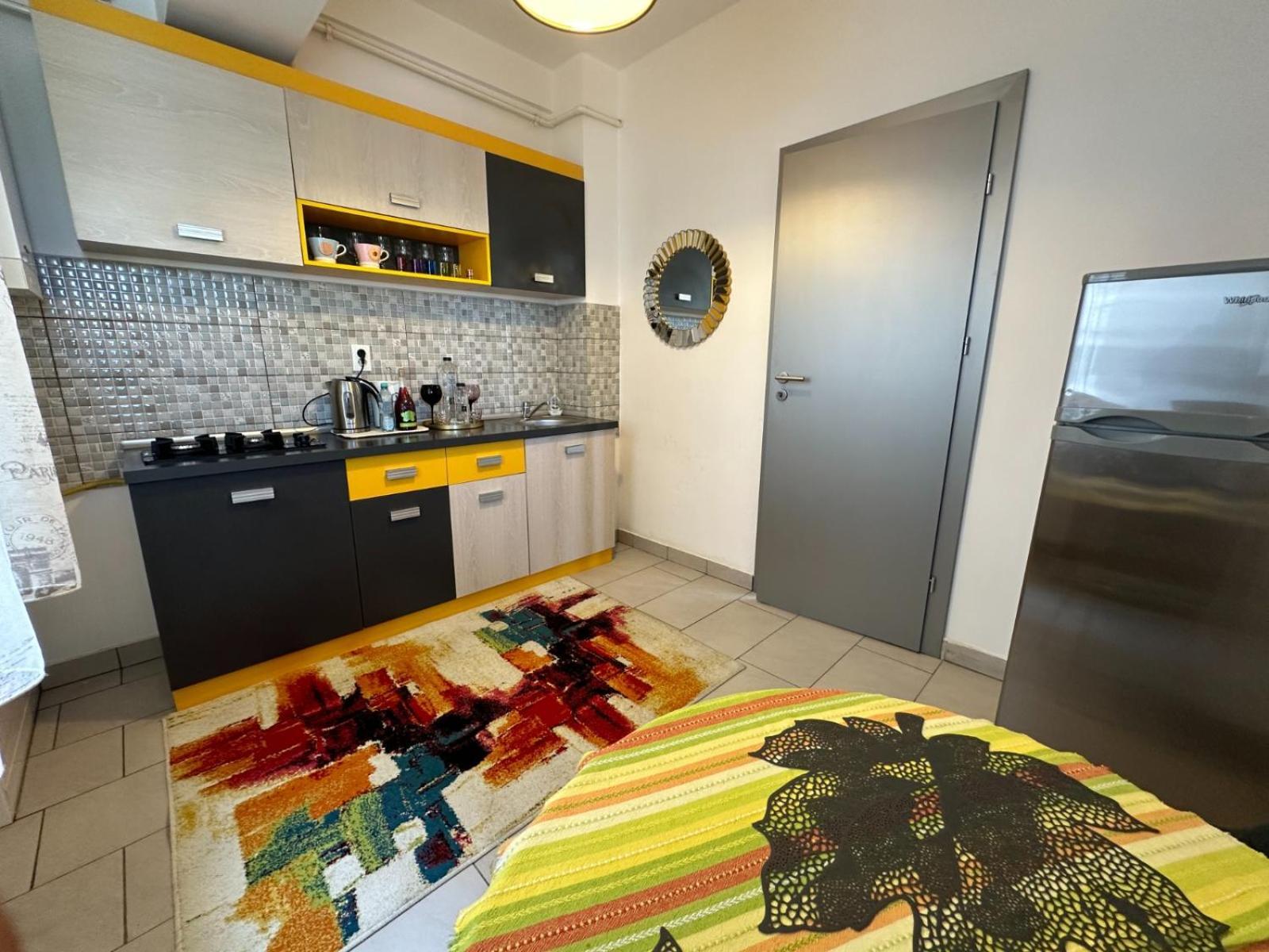 Downtown "Rendez-Vous" Luxury Apartment Bacău Екстериор снимка