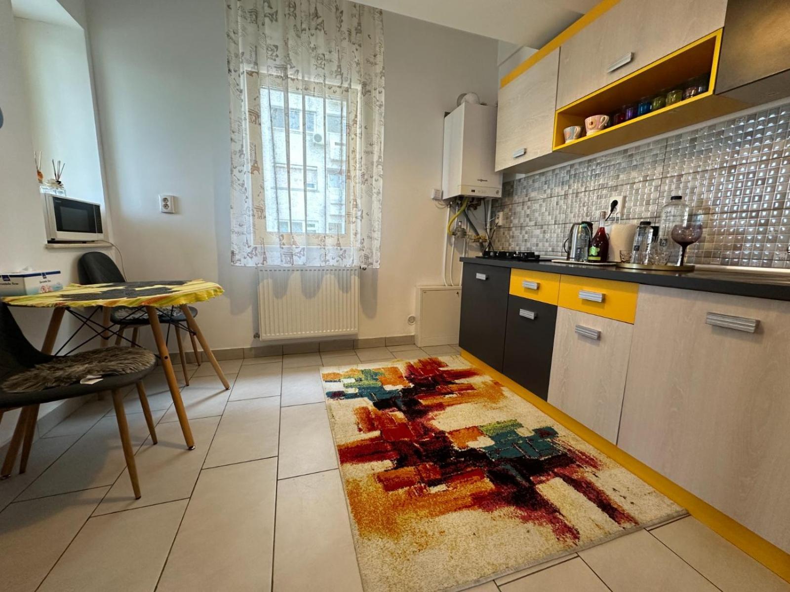 Downtown "Rendez-Vous" Luxury Apartment Bacău Екстериор снимка