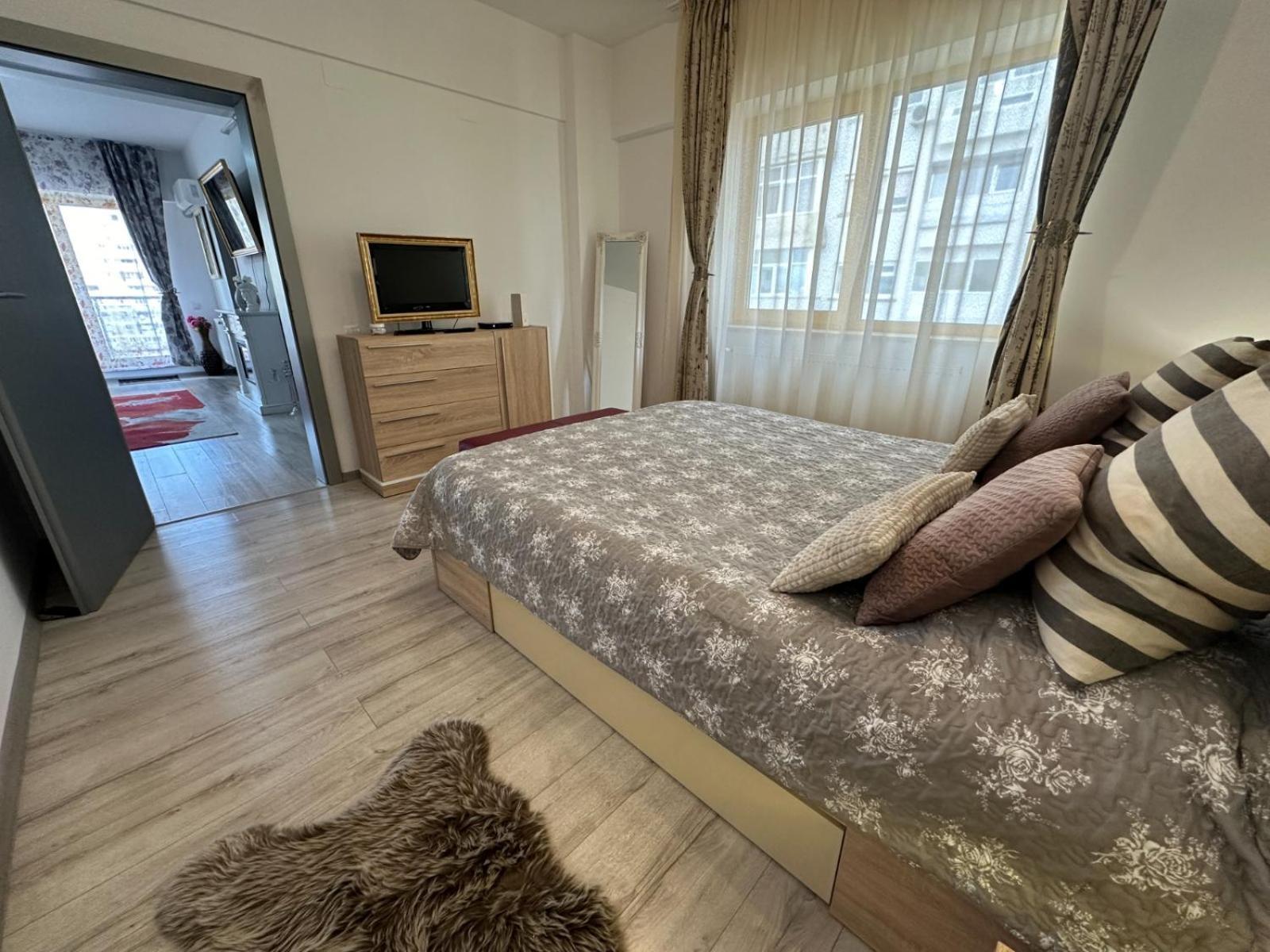Downtown "Rendez-Vous" Luxury Apartment Bacău Екстериор снимка