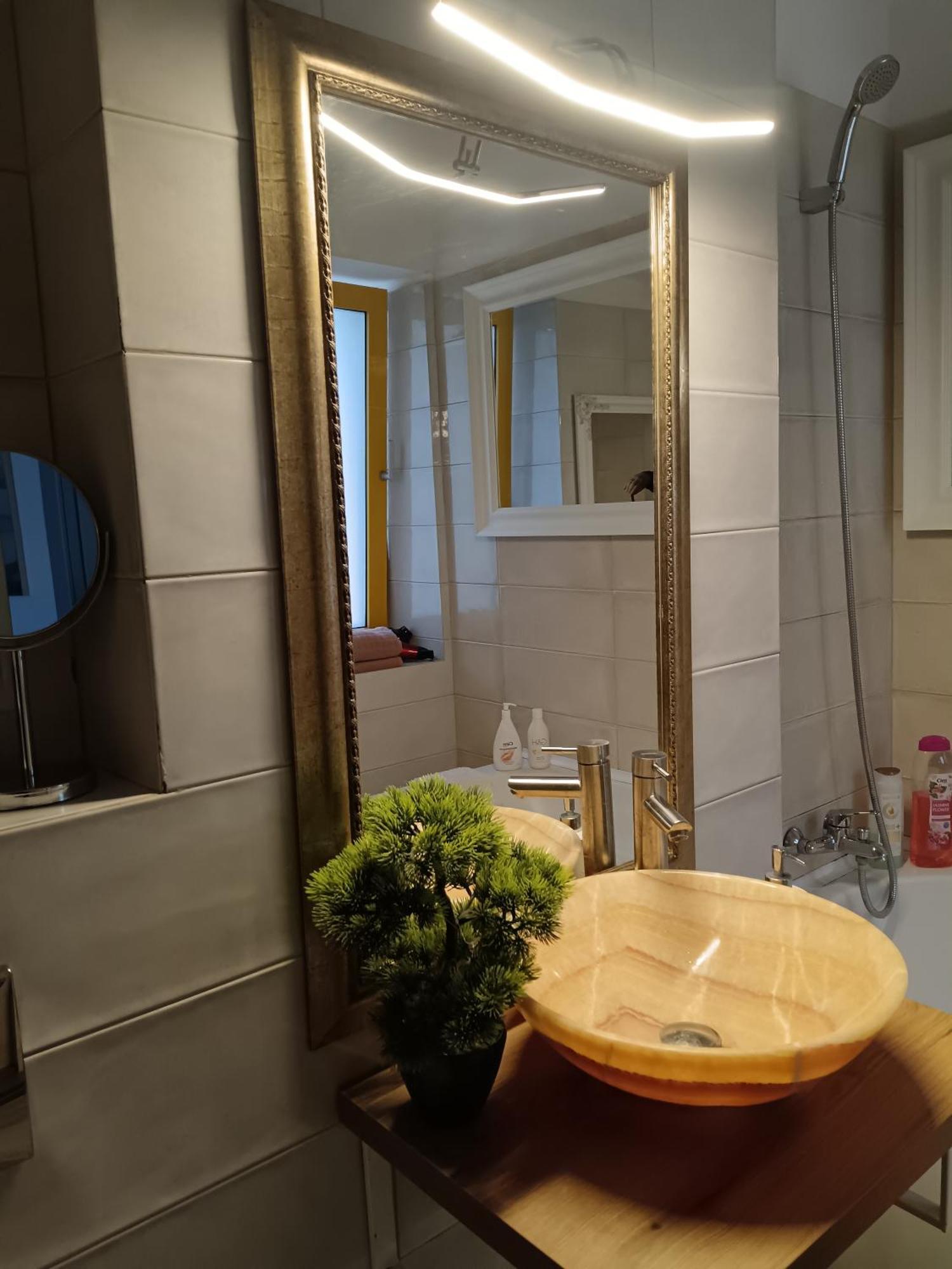 Downtown "Rendez-Vous" Luxury Apartment Bacău Екстериор снимка