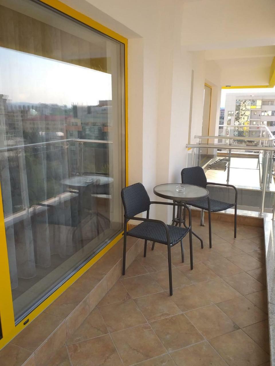 Downtown "Rendez-Vous" Luxury Apartment Bacău Екстериор снимка