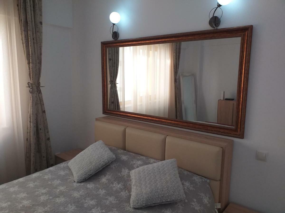 Downtown "Rendez-Vous" Luxury Apartment Bacău Екстериор снимка