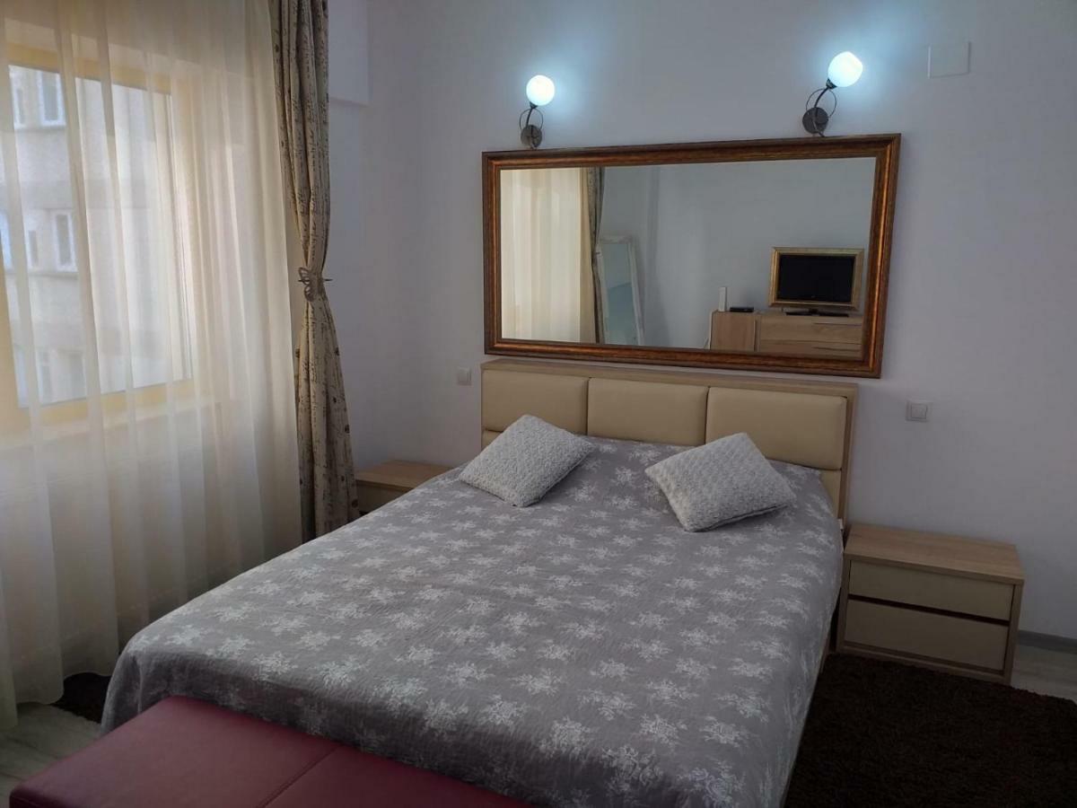 Downtown "Rendez-Vous" Luxury Apartment Bacău Екстериор снимка