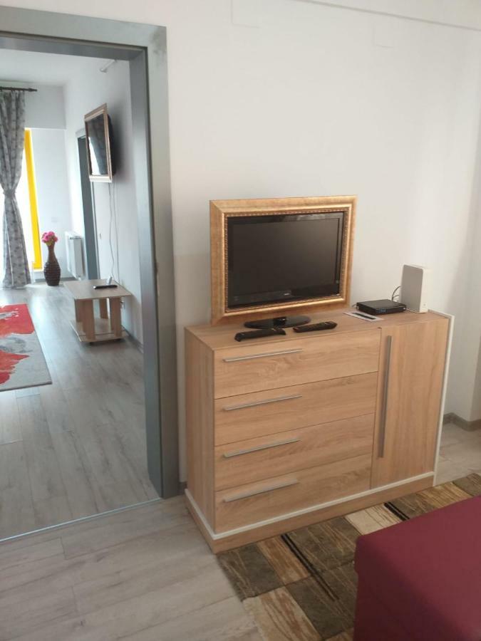 Downtown "Rendez-Vous" Luxury Apartment Bacău Екстериор снимка