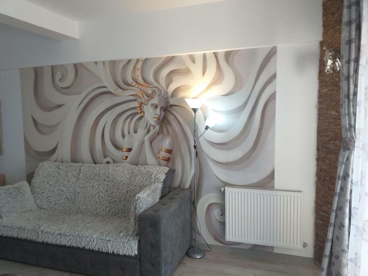 Downtown "Rendez-Vous" Luxury Apartment Bacău Екстериор снимка