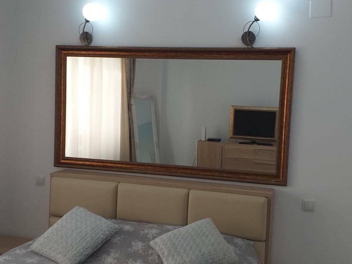 Downtown "Rendez-Vous" Luxury Apartment Bacău Екстериор снимка