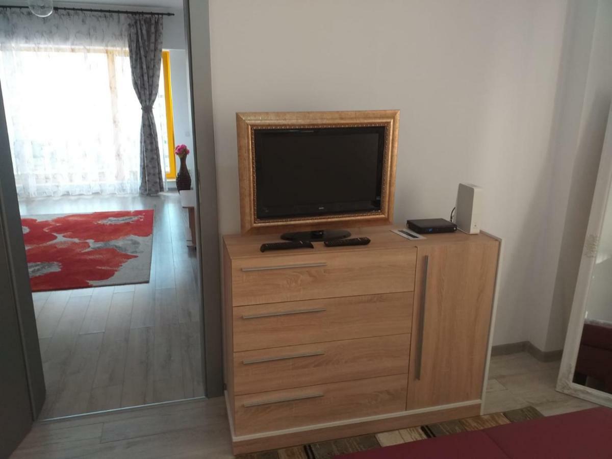 Downtown "Rendez-Vous" Luxury Apartment Bacău Екстериор снимка