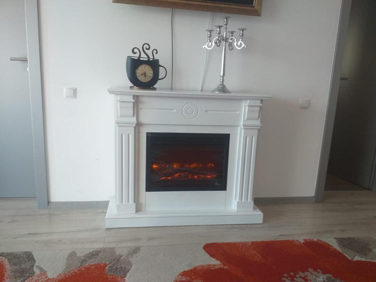 Downtown "Rendez-Vous" Luxury Apartment Bacău Екстериор снимка